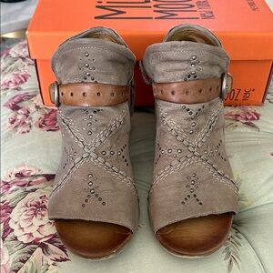 Miz Mooz Caitlin - Size 8.5 / 39